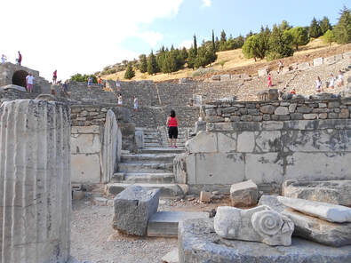 ephesus private guide to odeon